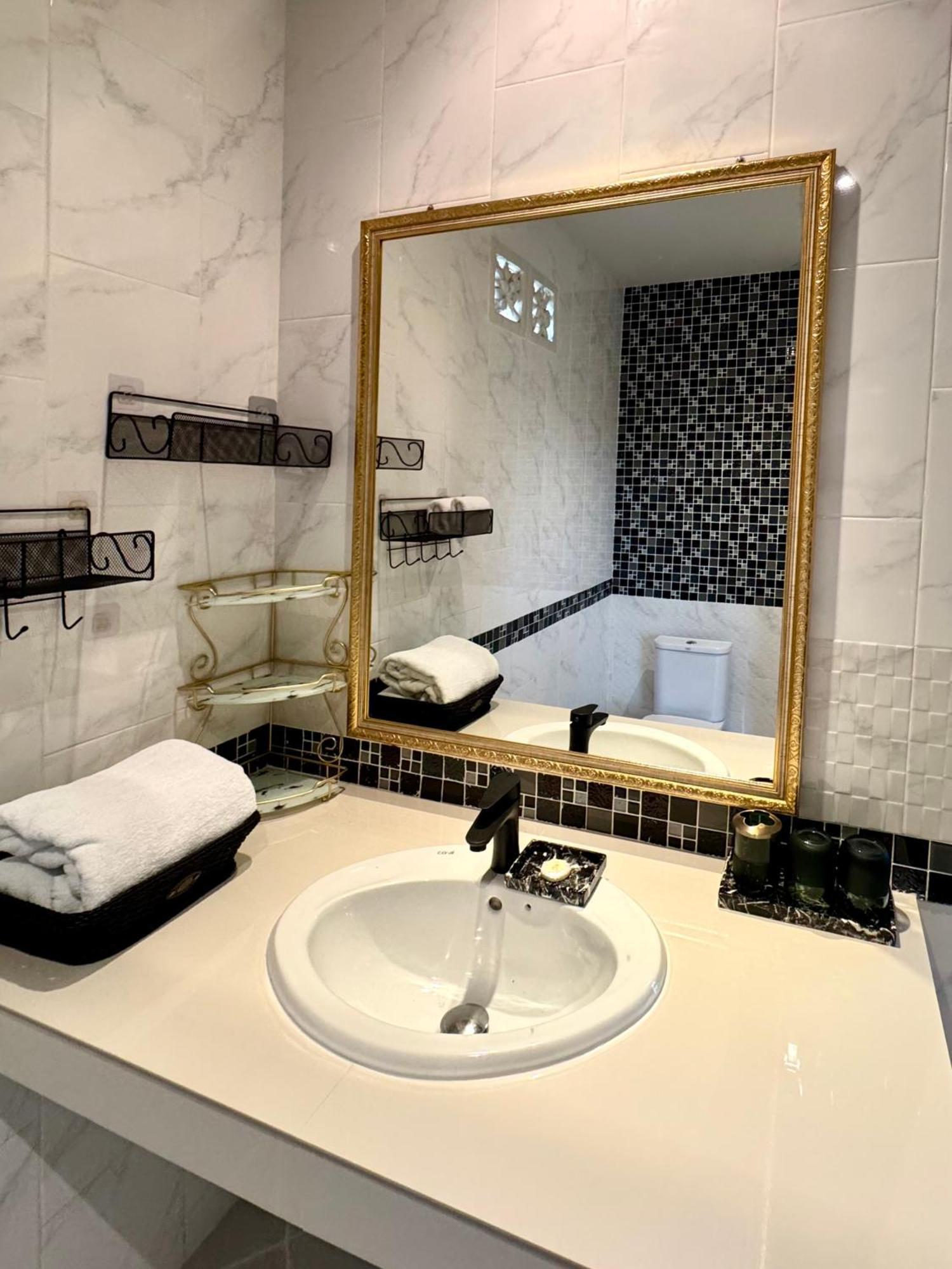 Klong Muang Beach Apartment Екстериор снимка